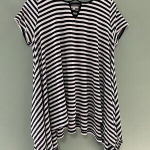 Umgee USA Women's Black and White Striped v-neck Short Sleeve Tee Shirt Size LG